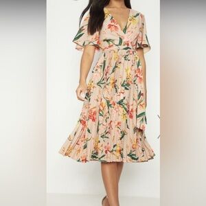 Pretty Little Thing Flower print pleated wrap dress 👗